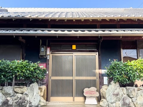 Property building, Day