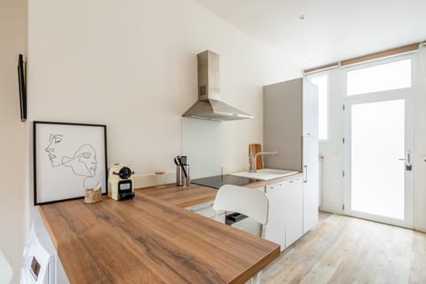 Kitchen or kitchenette, pet friendly, stove