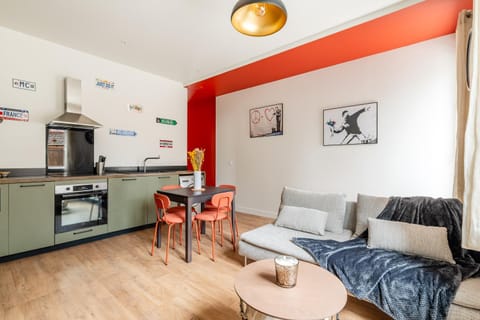 Kitchen or kitchenette, Living room, Dining area, pet friendly, stove