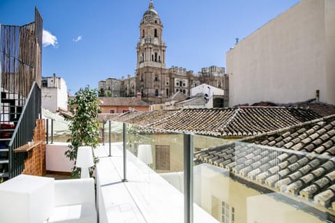 Nearby landmark, Day, Balcony/Terrace