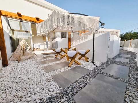 Patio, Day, Balcony/Terrace, Living room, Seating area