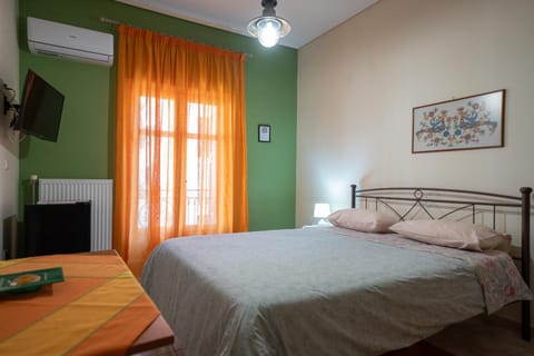 Bed, TV and multimedia, Photo of the whole room, Bedroom, air conditioner