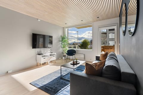 TV and multimedia, View (from property/room), View (from property/room), Living room, Seating area, City view, City view, Garden view, Garden view, Lake view, Landmark view, Landmark view, Mountain view, Mountain view