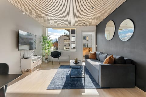 TV and multimedia, View (from property/room), View (from property/room), Living room, Seating area, City view, City view, Garden view, Garden view