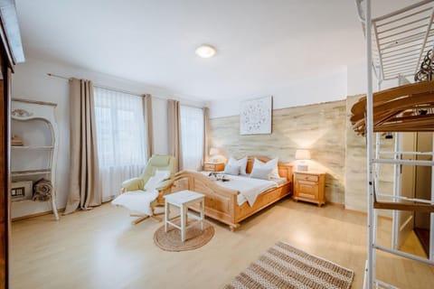 Bed, Living room, Photo of the whole room, Seating area, Bedroom