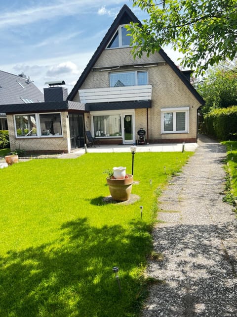Property building, Day, Garden, Garden view
