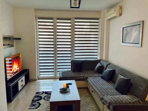 TV and multimedia, Living room, Seating area, Dining area, air conditioner