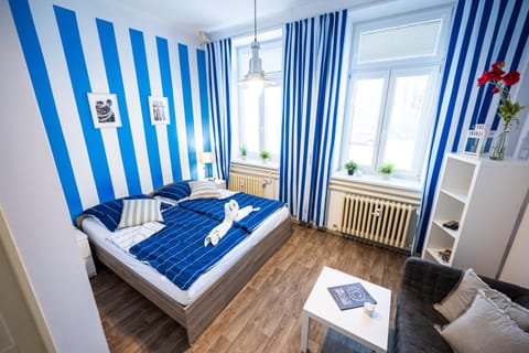 Bed, Seating area, Bedroom, towels
