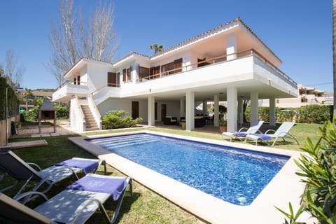 Property building, Day, Swimming pool