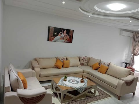 Living room, internet, air conditioner