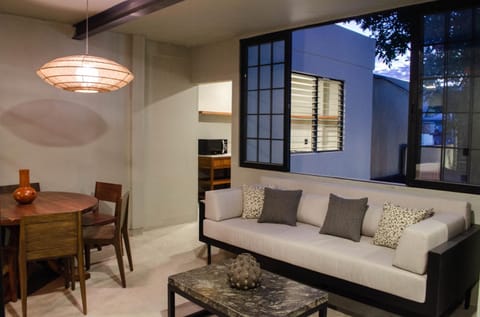 Seating area, Dining area