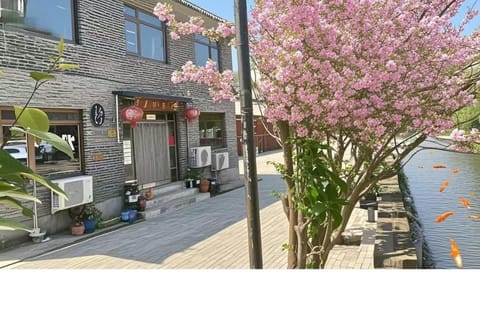 Property building, Facade/entrance, Spring