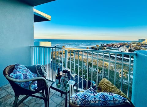 Patio, Natural landscape, View (from property/room), Balcony/Terrace, Seating area, Beach, Beach, Sea view, Sea view, Sunrise, Sunset