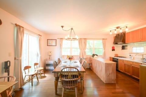 Dining area, kitchen