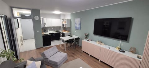 TV and multimedia, Living room, Dining area