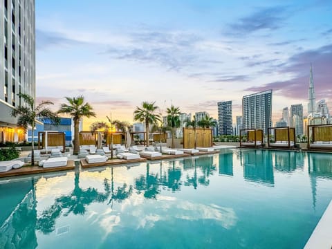 Pool view, Swimming pool, sunbed