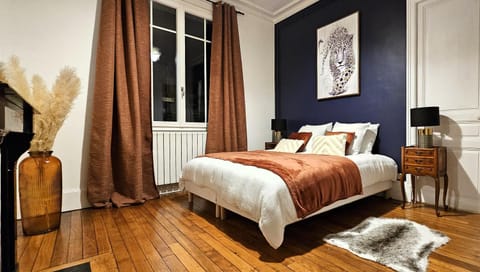 Bed, Photo of the whole room, Bedroom, internet
