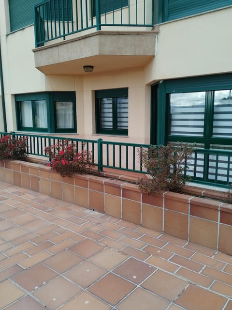 Property building, Patio, Balcony/Terrace, Balcony/Terrace
