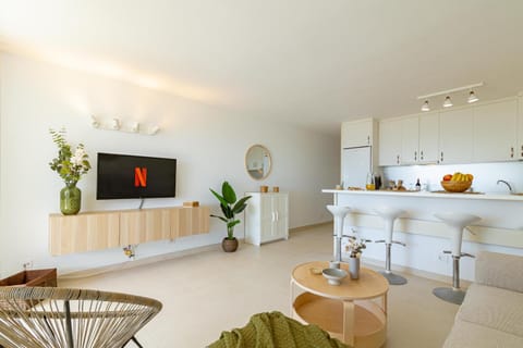 Communal lounge/ TV room, TV and multimedia, Kitchen or kitchenette, Living room
