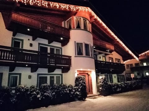 Facade/entrance, Night
