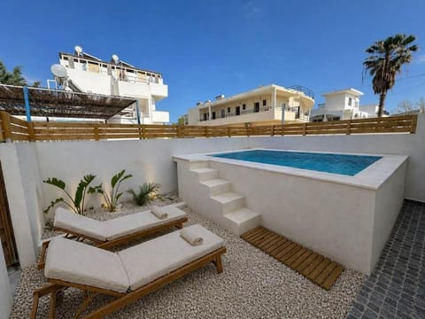 Balcony/Terrace, Swimming pool, sunbed