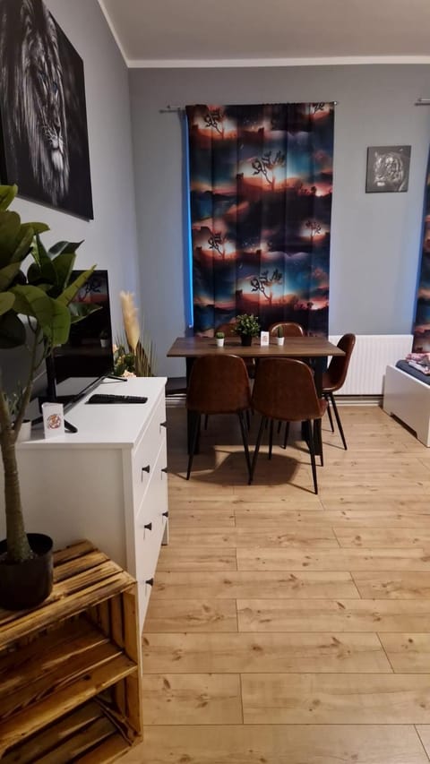 TV and multimedia, Seating area, Dining area, hair dresser