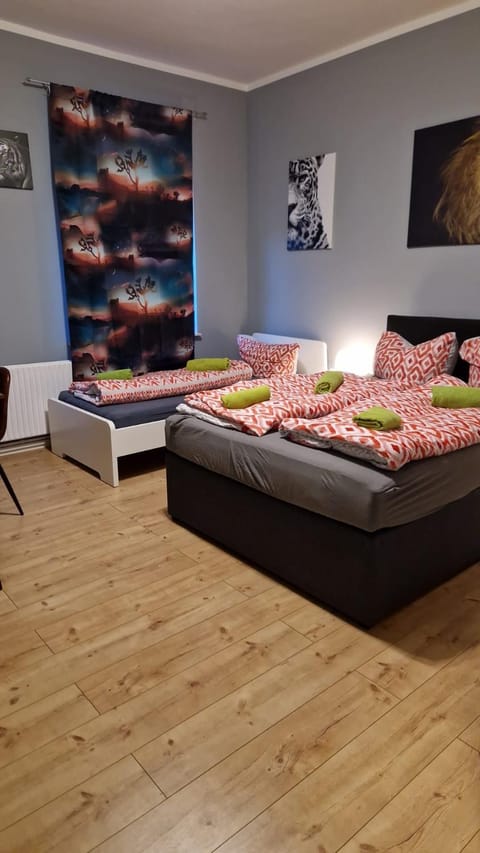 Bed, Photo of the whole room, Bedroom, internet