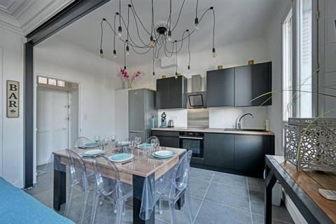 Kitchen or kitchenette, Dining area, minibar, pet friendly, stove