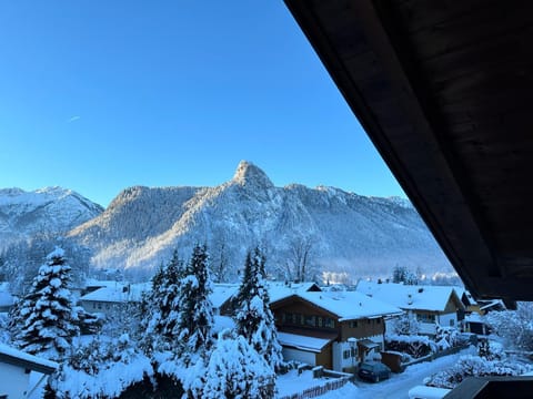 Nearby landmark, Day, Natural landscape, Winter, Mountain view