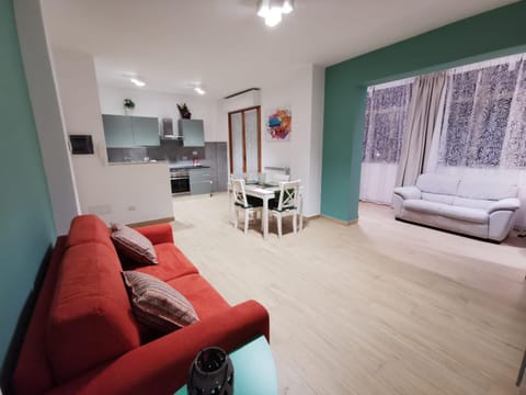Kitchen or kitchenette, Living room, Photo of the whole room, Seating area, Dining area, pet friendly, air conditioner