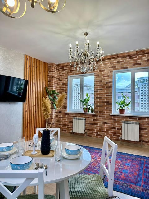 TV and multimedia, View (from property/room), Living room, Seating area, Dining area, internet