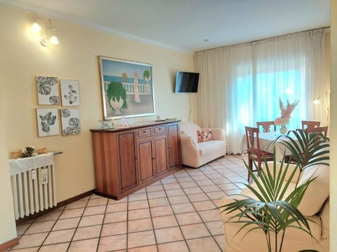 TV and multimedia, Living room, Seating area, internet