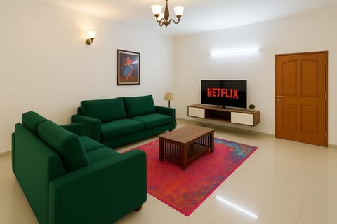 Communal lounge/ TV room, TV and multimedia, Living room, Seating area, Evening entertainment