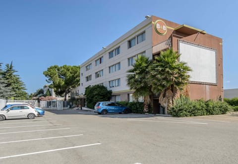 Facade/entrance, Parking