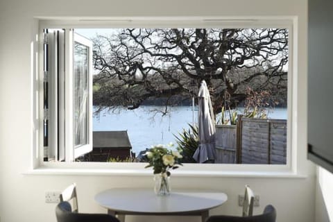 Breakfast With A View Free Parking and Water Access House in Fareham