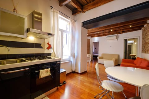 Kitchen or kitchenette, Dining area, pet friendly, stove