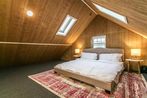 Luxurious 5 BR Home in the Heart of Sylvan Beach House in Sylvan Beach