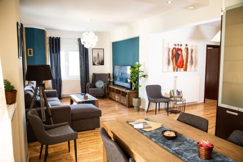 Living room, Seating area, Dining area