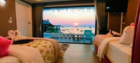 Natural landscape, View (from property/room), Bedroom, Sea view, Sunset