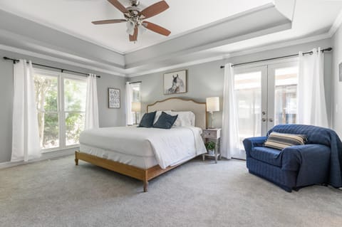 Fully Fenced Rustic Home Minutes From Truist Park House in Vinings