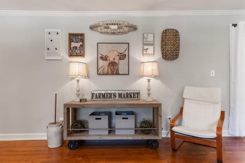 Fully Fenced Rustic Home Minutes From Truist Park House in Vinings