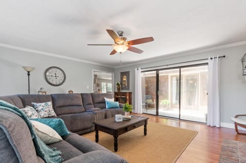 Fully Fenced Rustic Home Minutes From Truist Park House in Vinings