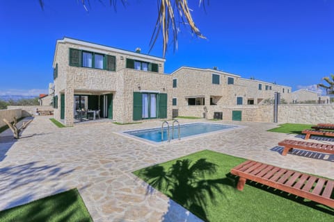 Property building, Day, Garden view, Pool view