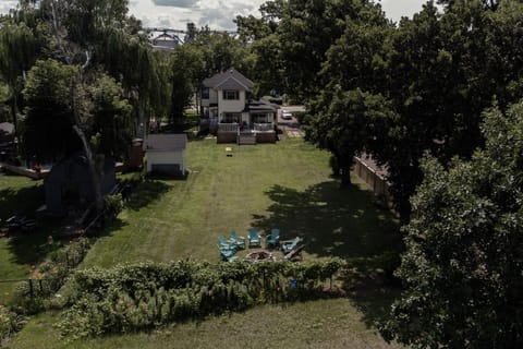 Property building, Day, Natural landscape, Garden, Garden view