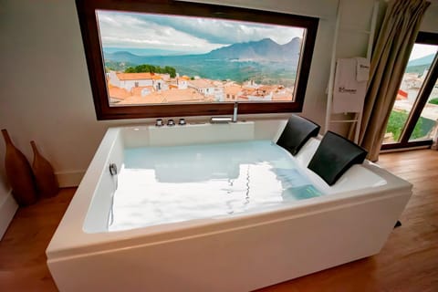 Natural landscape, Hot Tub, TV and multimedia, Mountain view