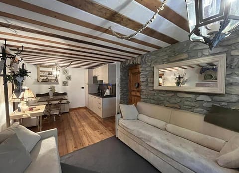 Kitchen or kitchenette, Dining area, furniture