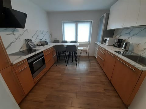 Coffee/tea facilities, Dining area, dishwasher, minibar, stove, kitchen, kitchen