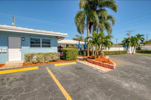Swaying Palms Sanctuary Apartment in Oakland Park