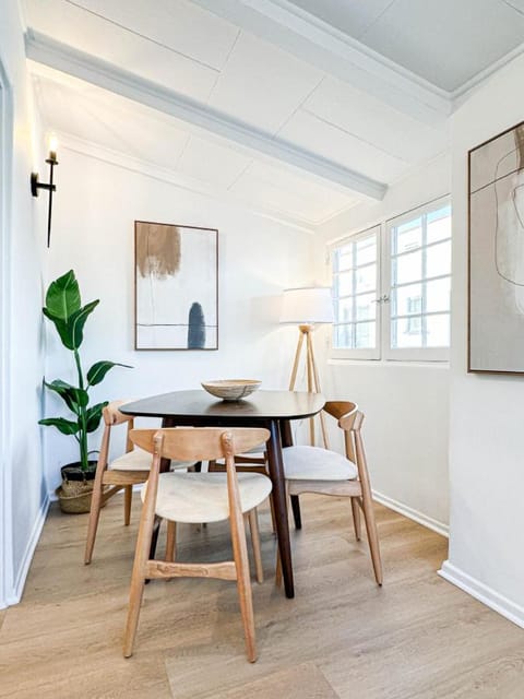 Modern 2-Bedroom Gem Close to Beverly Hills - DOH2 House in Westwood