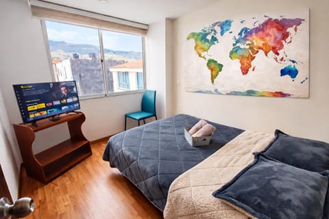 Bed, TV and multimedia, Photo of the whole room, Bedroom